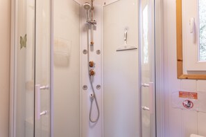 Douche, sèche-cheveux