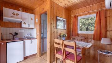 Réfrigérateur, four, plaque de cuisson, cafetiÚre/bouilloire