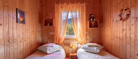 2 Schlafzimmer, Bügeleisen/Bügelbrett