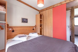 3 bedrooms, iron/ironing board