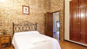 6 多间卧室、免费 WiFi、床单