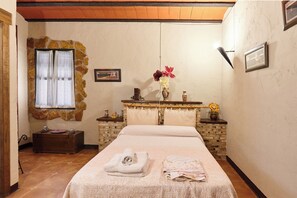 6 bedrooms, free WiFi, bed sheets - Country House 'Casa El Tío Patricio' with Lake View, Private Pool and Wi-Fi (Montillana)