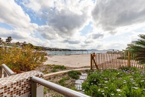 Property grounds - On the beach apartment with sea view, Wi-Fi and air conditioning (La Ciotat)