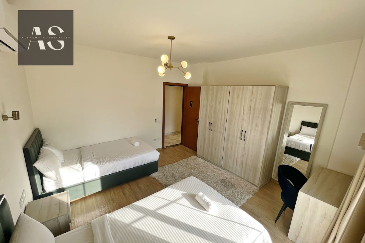 Luxury Apartment | 2 bedrooms, desk, laptop workspace, free WiFi