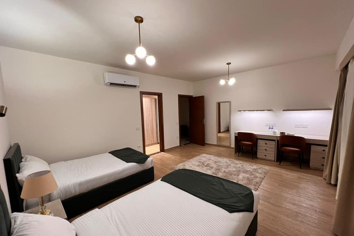 2 bedrooms, desk, laptop workspace, free WiFi