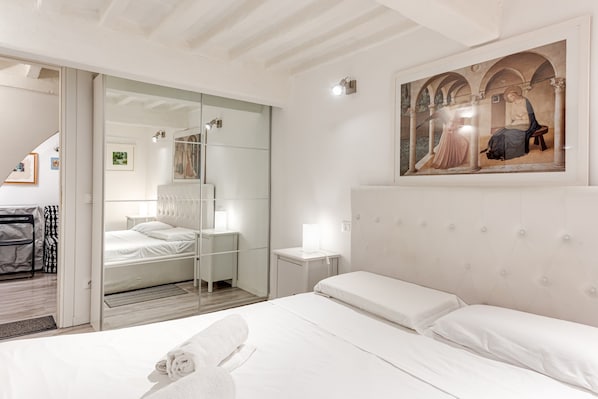 2 makuuhuonetta, silitysrauta/-lauta, ilmainen Wi-Fi, vuodevaatteet