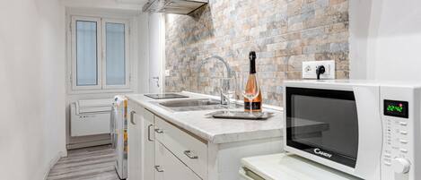 Fridge, microwave, stovetop, coffee/tea maker