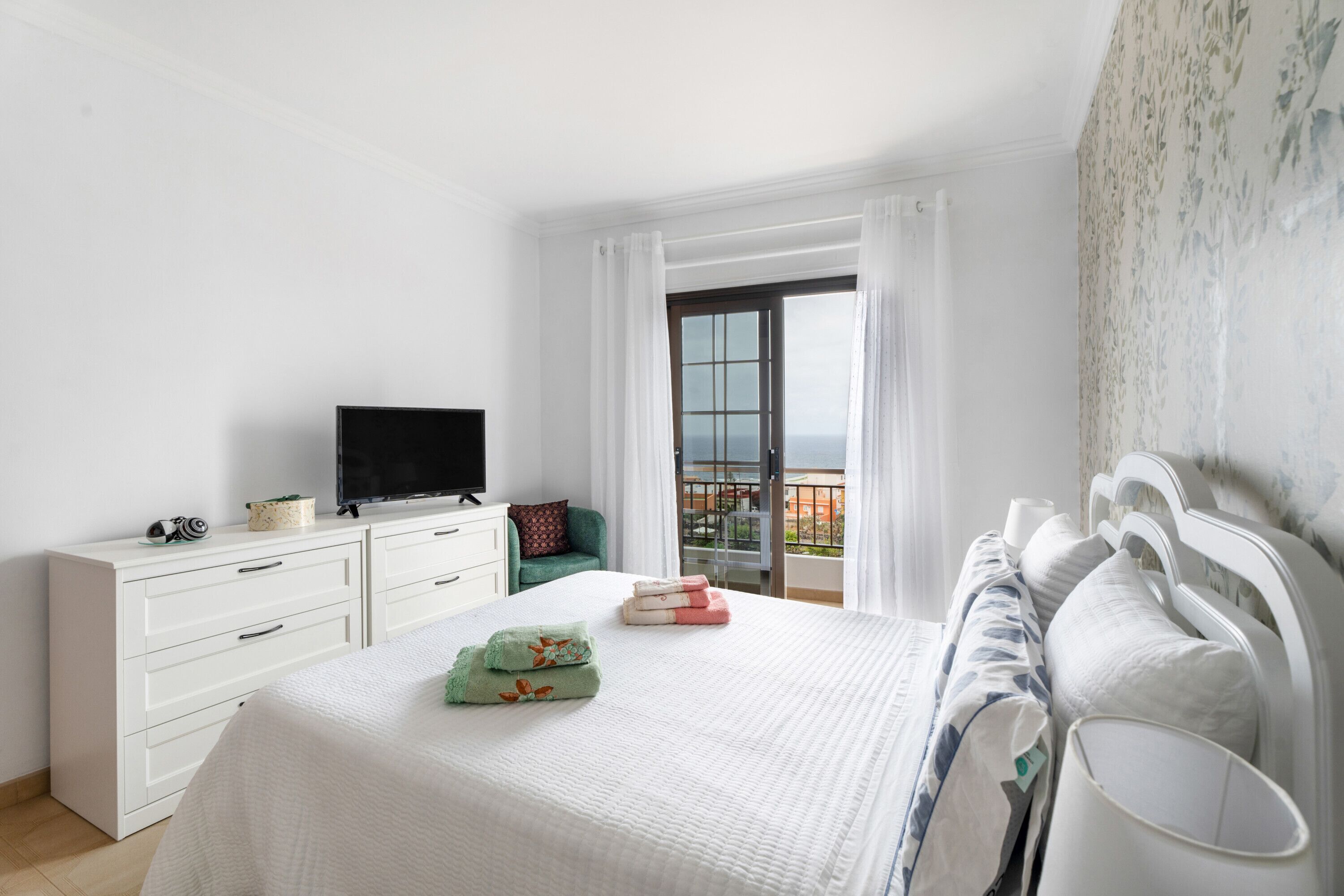 3 habitaciones, tabla de planchar con plancha y wifi gratis 