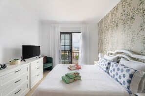 3 chambres, fer et planche à repasser, accès au Wi-Fi (inclus)