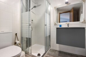 Dusche, Haartrockner, Handtücher