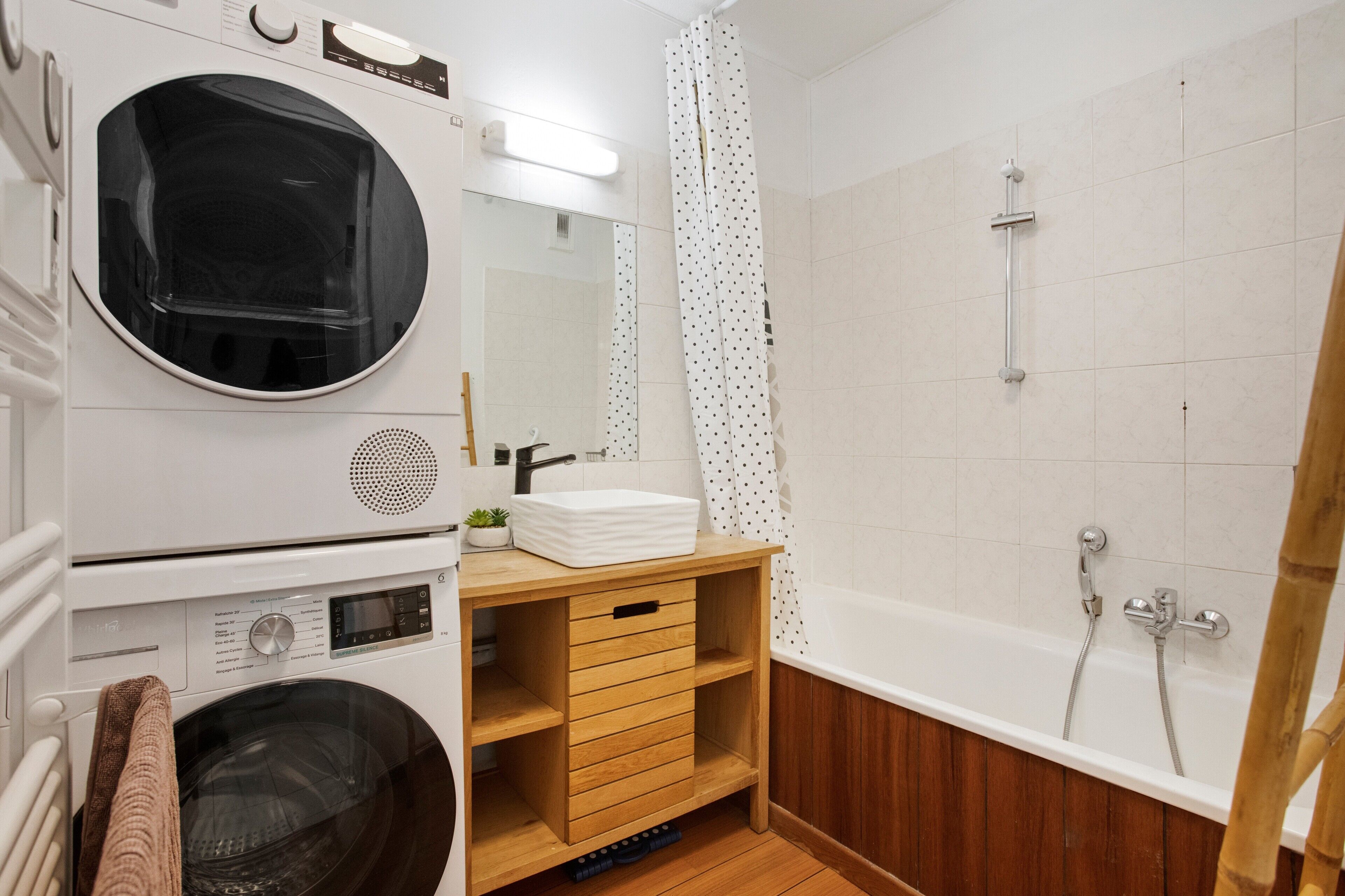 Suihku, hiustenkuivaaja