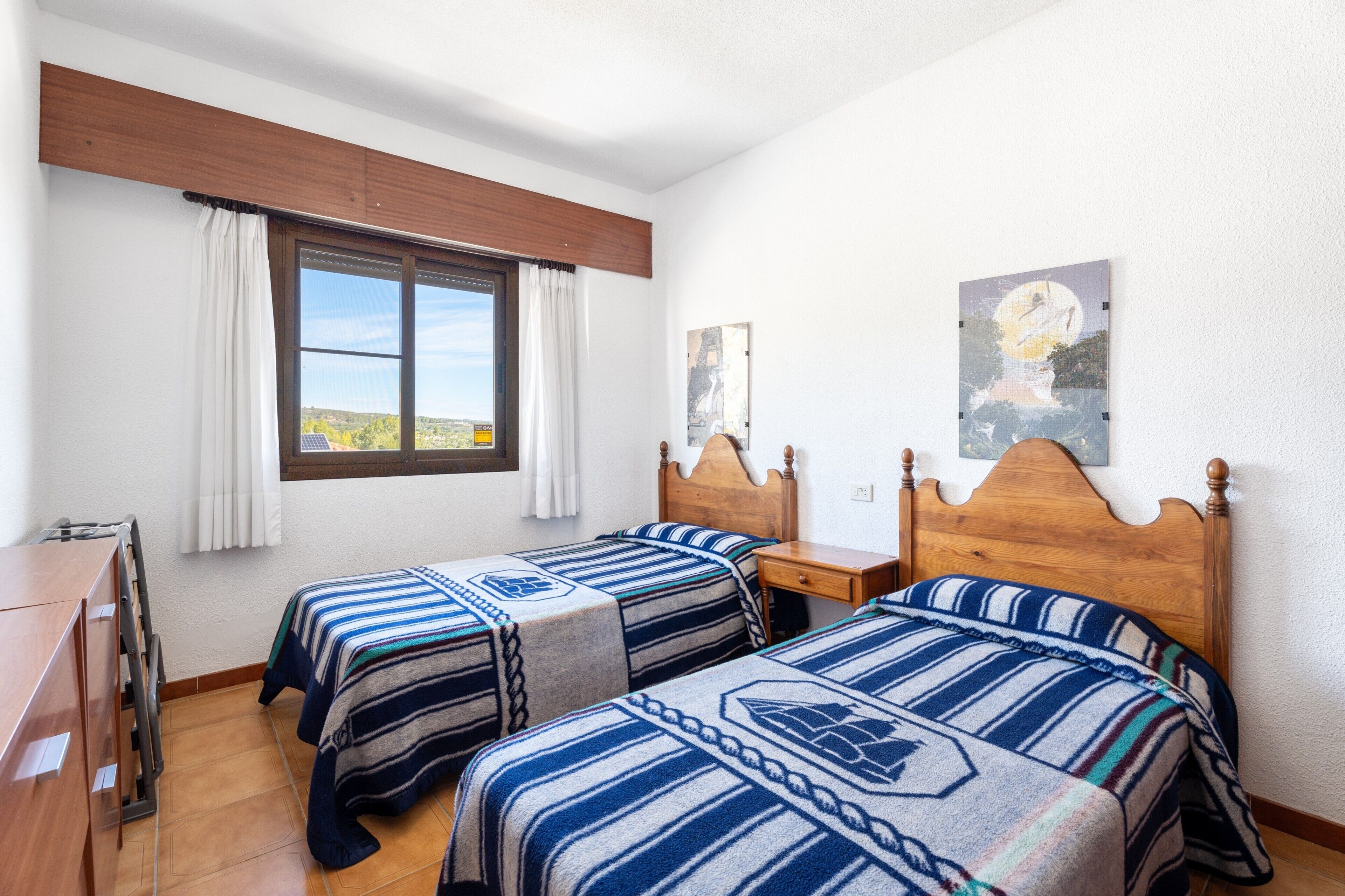 4 bedrooms, iron/ironing board, free WiFi, bed sheets