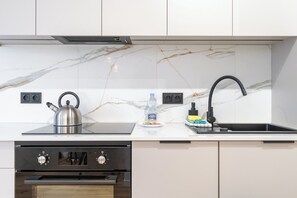 Køleskab, ovn, kogeplade, opvaskemaskine