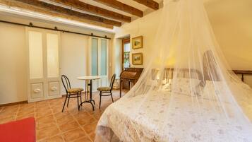 1 dormitorio, tabla de planchar con plancha, wifi gratis y ropa de cama