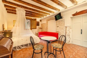 1 dormitorio, tabla de planchar con plancha, wifi gratis y ropa de cama