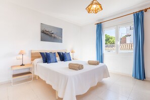 3 chambres, fer et planche à repasser, Wi-Fi gratuit, draps fournis