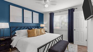 3 dormitoris, planxa i posts de planxar i un bressol de viatge