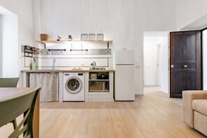 Fridge, microwave, stovetop, cookware/dishes/utensils