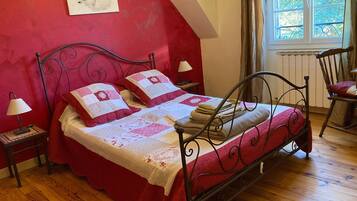 6 habitaciones, tabla de planchar con plancha y wifi gratis