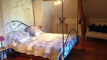 6 bedrooms, iron/ironing board, free WiFi