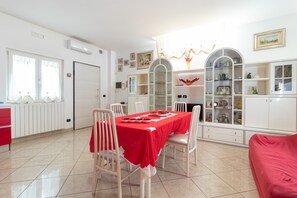 Dining - Apartment 'Casa Luxury' with Shared Terrace, Wi-Fi and Air Conditioning (Santeramo In Colle)