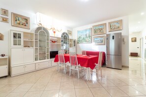 Dining - Apartment 'Casa Luxury' with Shared Terrace, Wi-Fi and Air Conditioning (Santeramo In Colle)