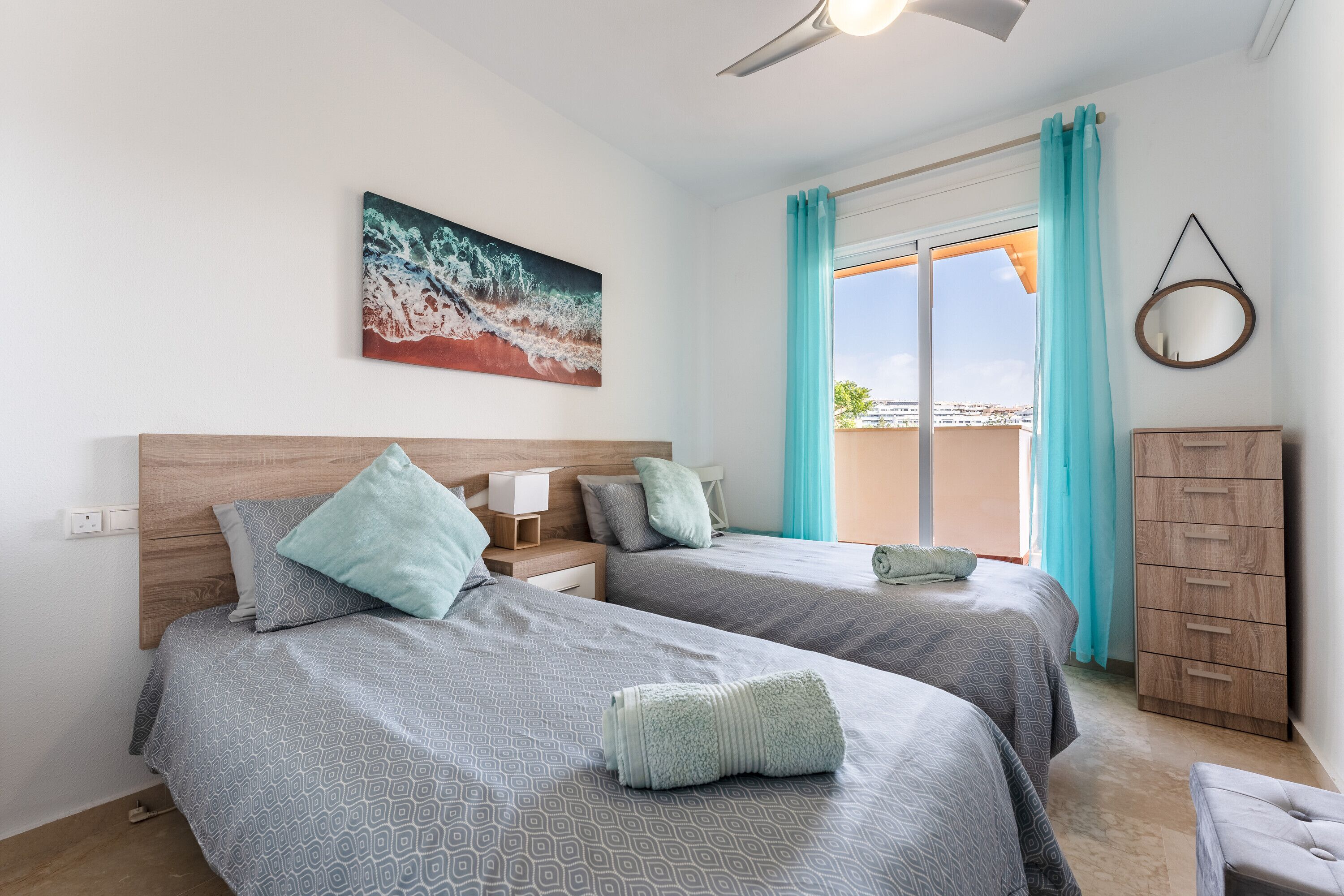 2 habitaciones, tabla de planchar con plancha y wifi gratis 