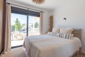 4 bedrooms, iron/ironing board, free WiFi, bed sheets - Holiday Home 'Villa with Privat Saltwater Pool' with Sea View, Wi-Fi and Air Conditioning (Benalmádena)