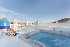 Terrace/patio - Vacation Villa 'Ole Bahiazul – Private Pool' with Sea Views, Wi-Fi & Air Conditioning (Corralejo)