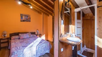 4 bedrooms, iron/ironing board, bed sheets