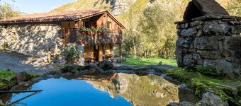Country House 'La Hirriria' with Mountain View, Private Terrace and Private Garden