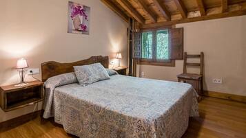 4 slaapkamers, een strijkplank/strijkijzer, beddengoed