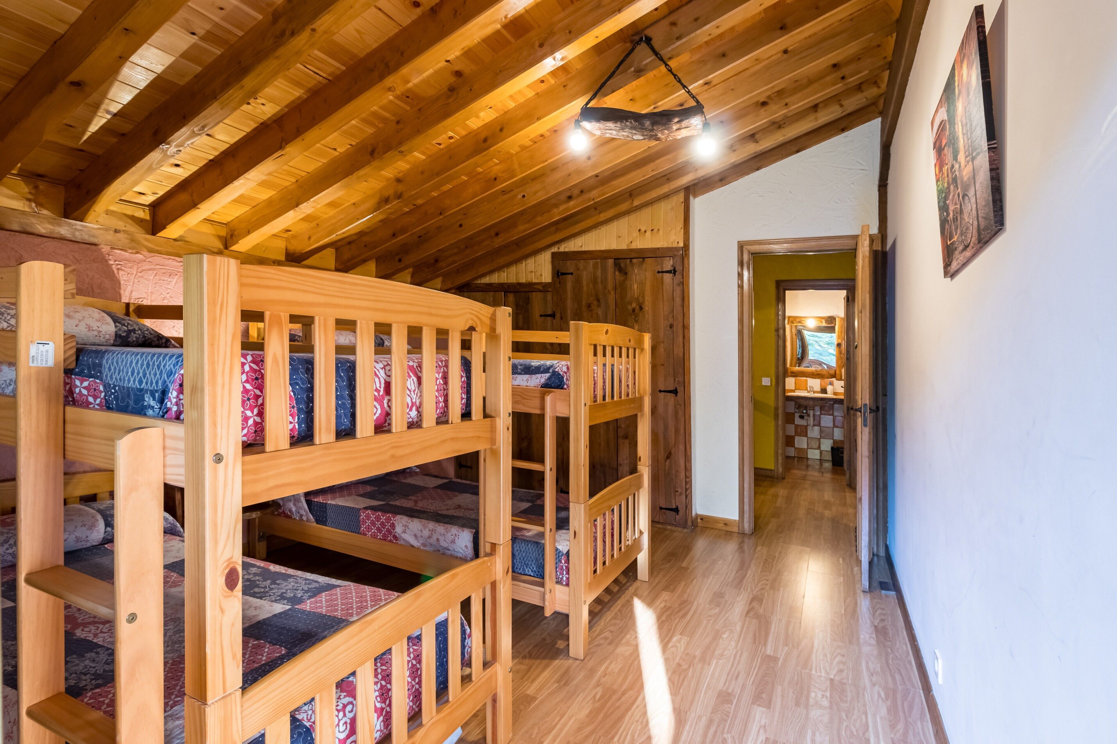 4 bedrooms, iron/ironing board, bed sheets