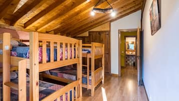 4 bedrooms, iron/ironing board, bed sheets