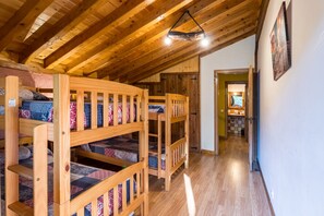 4 Schlafzimmer, Bügeleisen/Bügelbrett, Bettwäsche