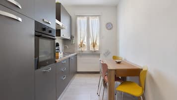 KylskÄp, mikrovÄgsugn, ugn och spishÀll