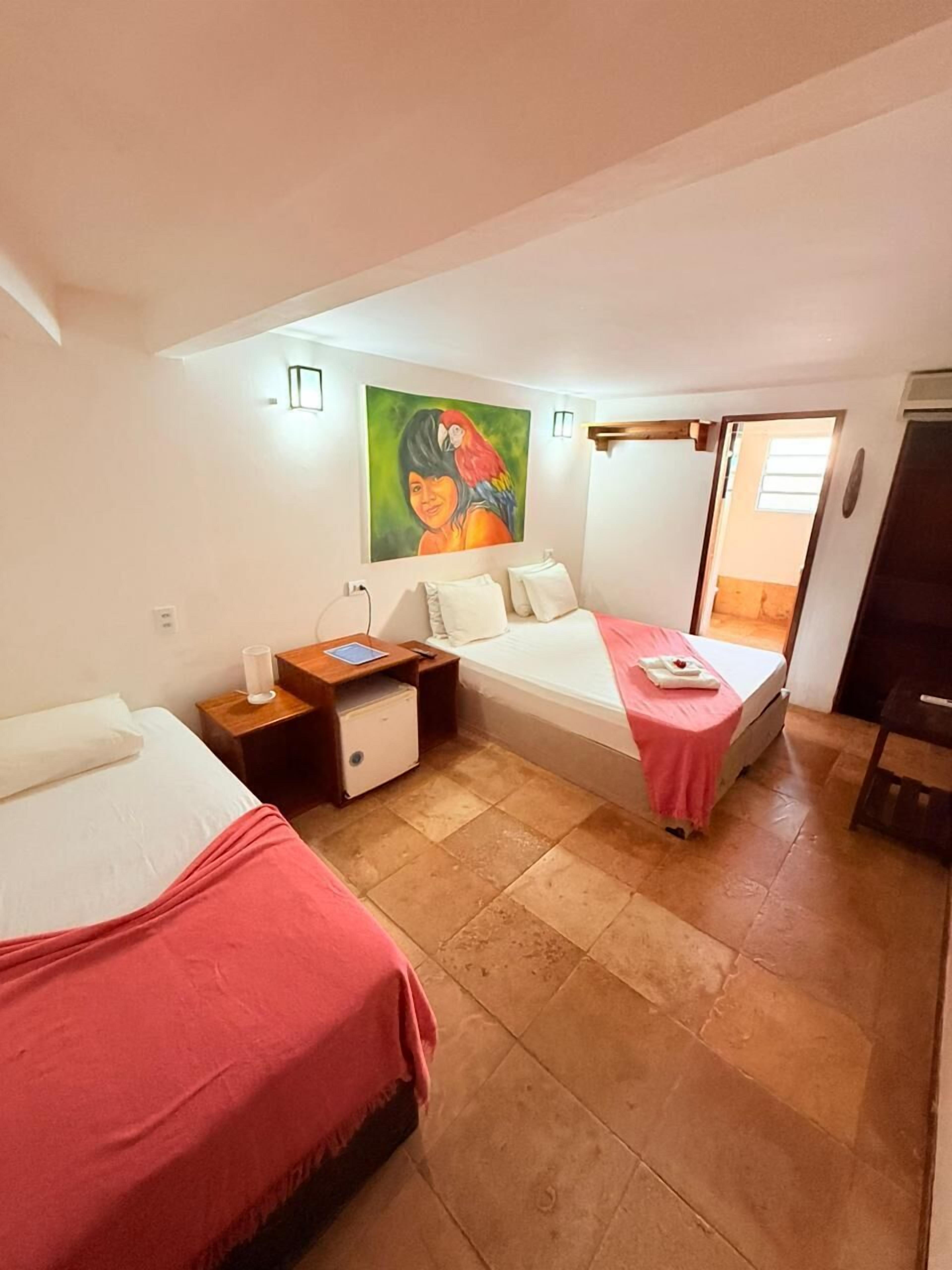 Quarto casal básico, sacada, vista para o jardim | Wi-Fi de cortesia, roupa de cama