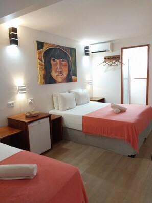 Eenvoudige tweepersoonskamer, balkon, uitzicht op tuin | Gratis wifi, beddengoed