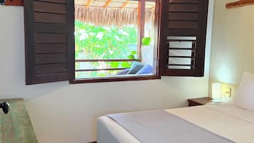 Quarto quádruplo, sacada, vista para o jardim | Wi-Fi de cortesia, roupa de cama