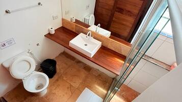 Basic Double Room, Balcony, Garden View | Bathroom