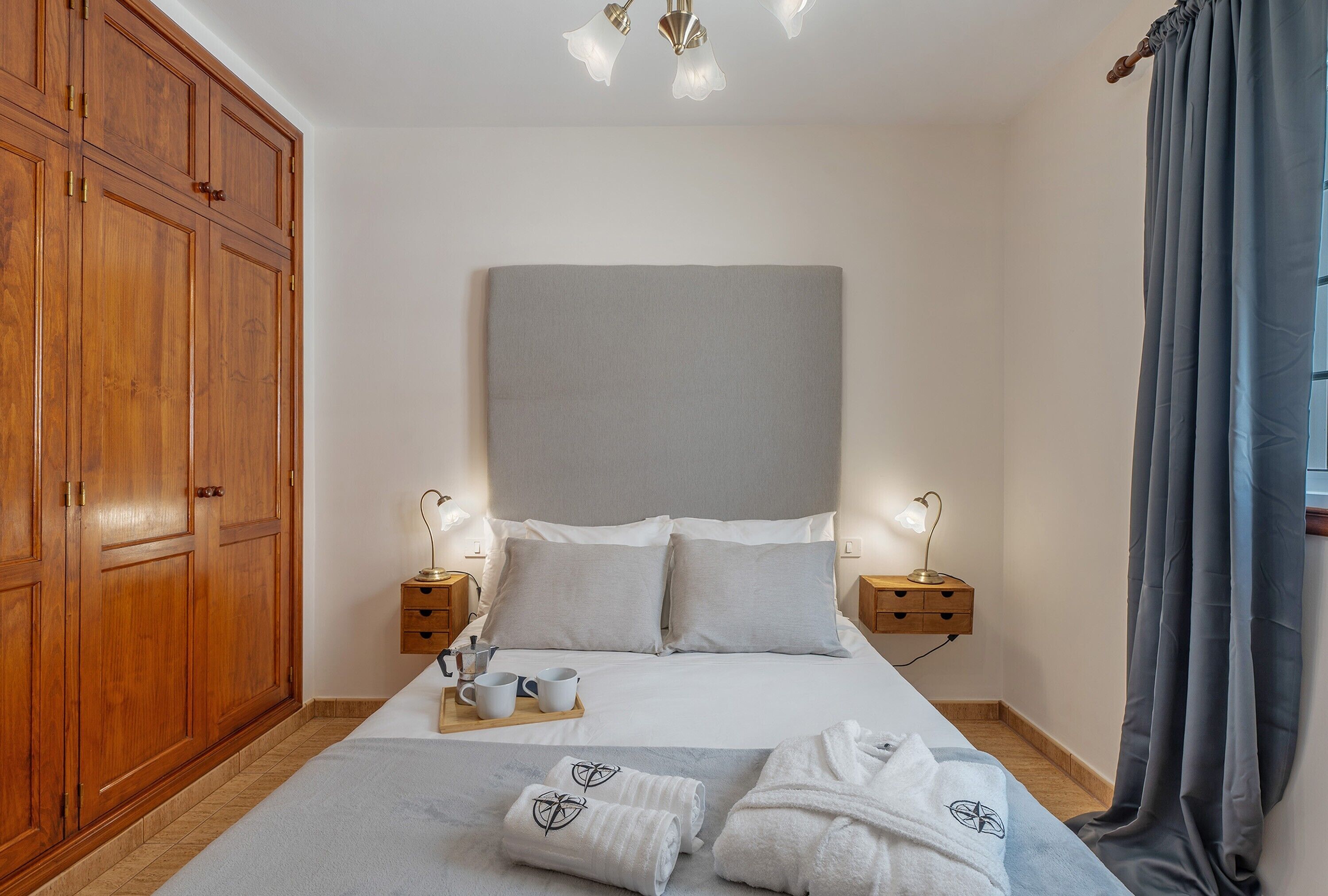 2 habitaciones, tabla de planchar con plancha y wifi gratis 