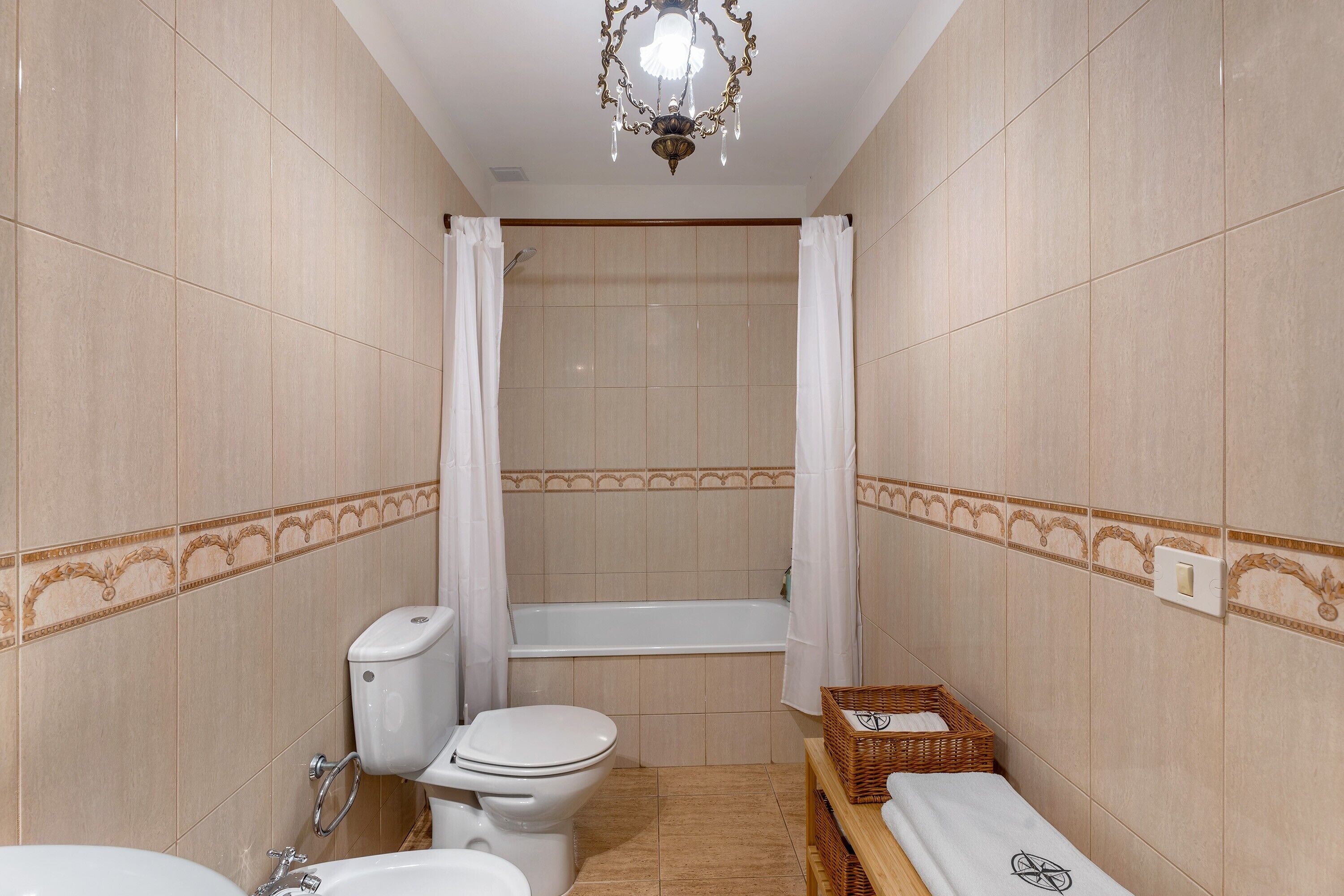 Dusch, hårtork och handdukar