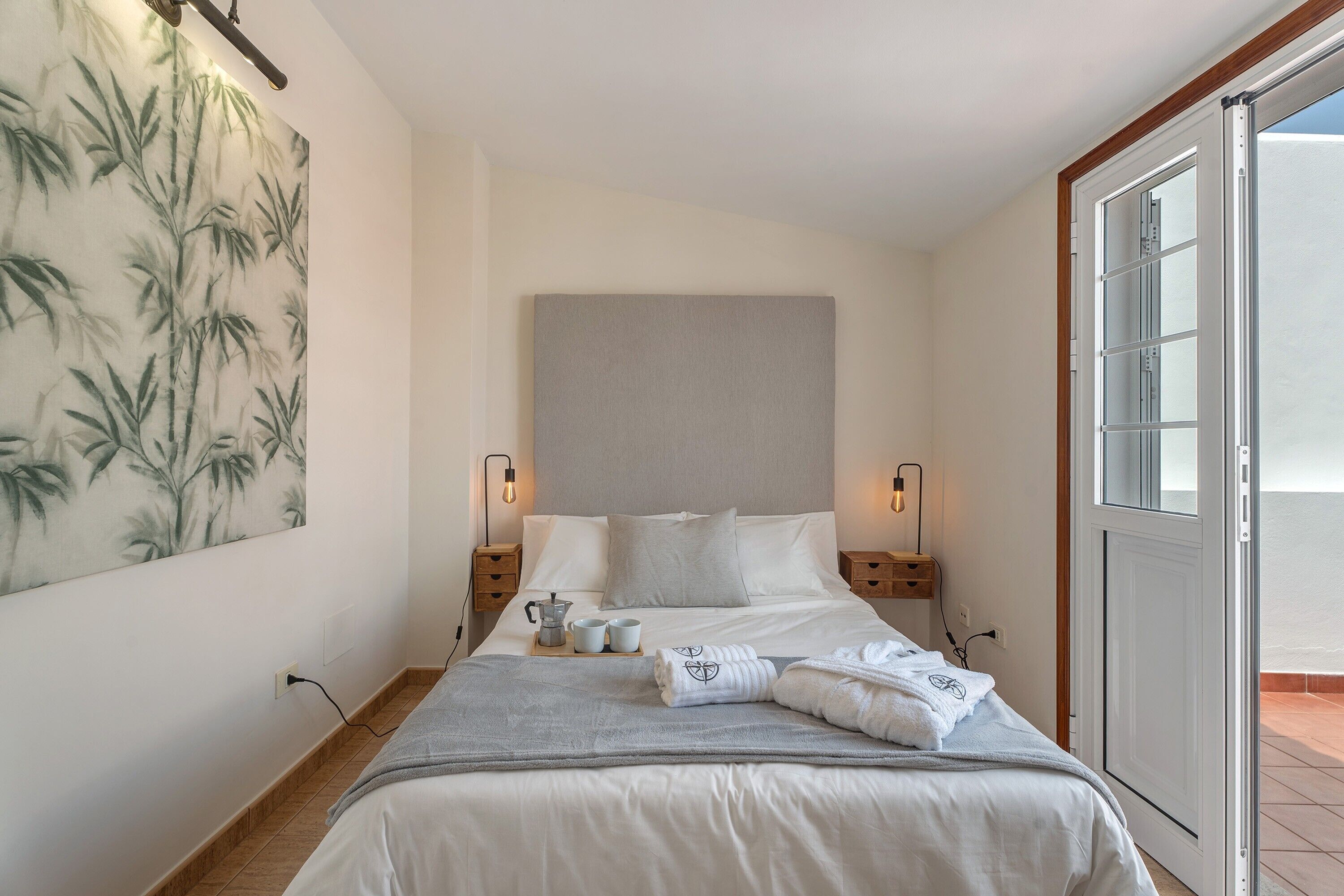 2 dormitorios, tabla de planchar con plancha, wifi gratis y ropa de cama