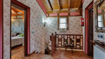 5 habitaciones, tabla de planchar con plancha y wifi gratis