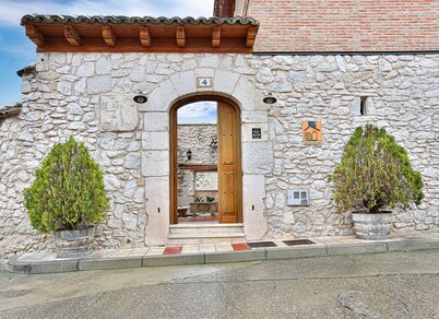 Country House 'El Lagar' with Private Terrace, Private Garden and Wi-Fi