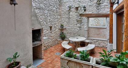 Country House 'El Lagar' with Private Terrace, Private Garden and Wi-Fi