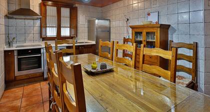 Country House 'El Lagar' with Private Terrace, Private Garden and Wi-Fi