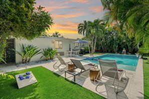 A heated pool - FIFA Perfect | Zen Den: Wilton Manors, Htd Pool, Work Friendly, BBQ,Near Beach (Fort Lauderdale)