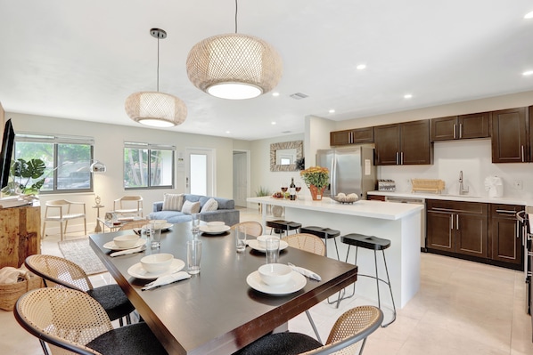 Dining - Zen Den: Wilton Manors, Htd Pool, Work Friendly, BBQ,Near Beach (Fort Lauderdale)