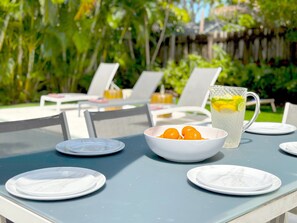Outdoor dining - FIFA Perfect | Zen Den: Wilton Manors, Htd Pool, Work Friendly, BBQ,Near Beach (Fort Lauderdale)